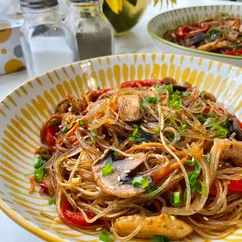 Фунчоза с курицей и грибами