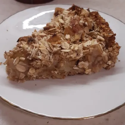 Правильный пирог без муки и масла, с яблоками и орехами