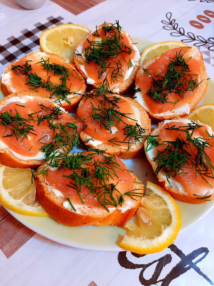 Бутерброды с солёной икрой минтая🥪