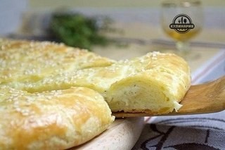 Лепешка из творожного теста с сыром