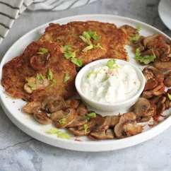 Картофельные оладьи с шампиньонами