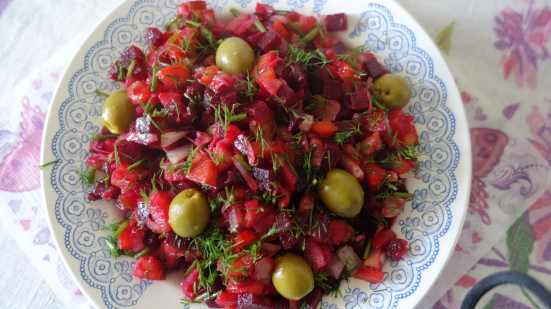 Салат из овощей с льняным маслом