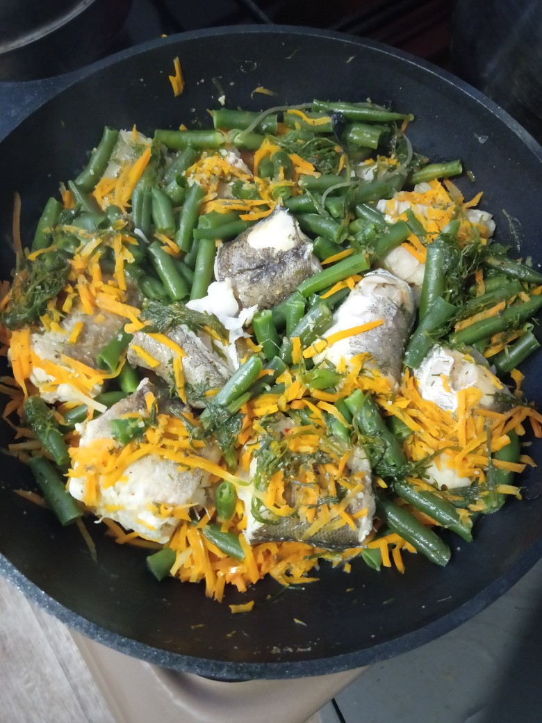 Хек со стручковой фасолью