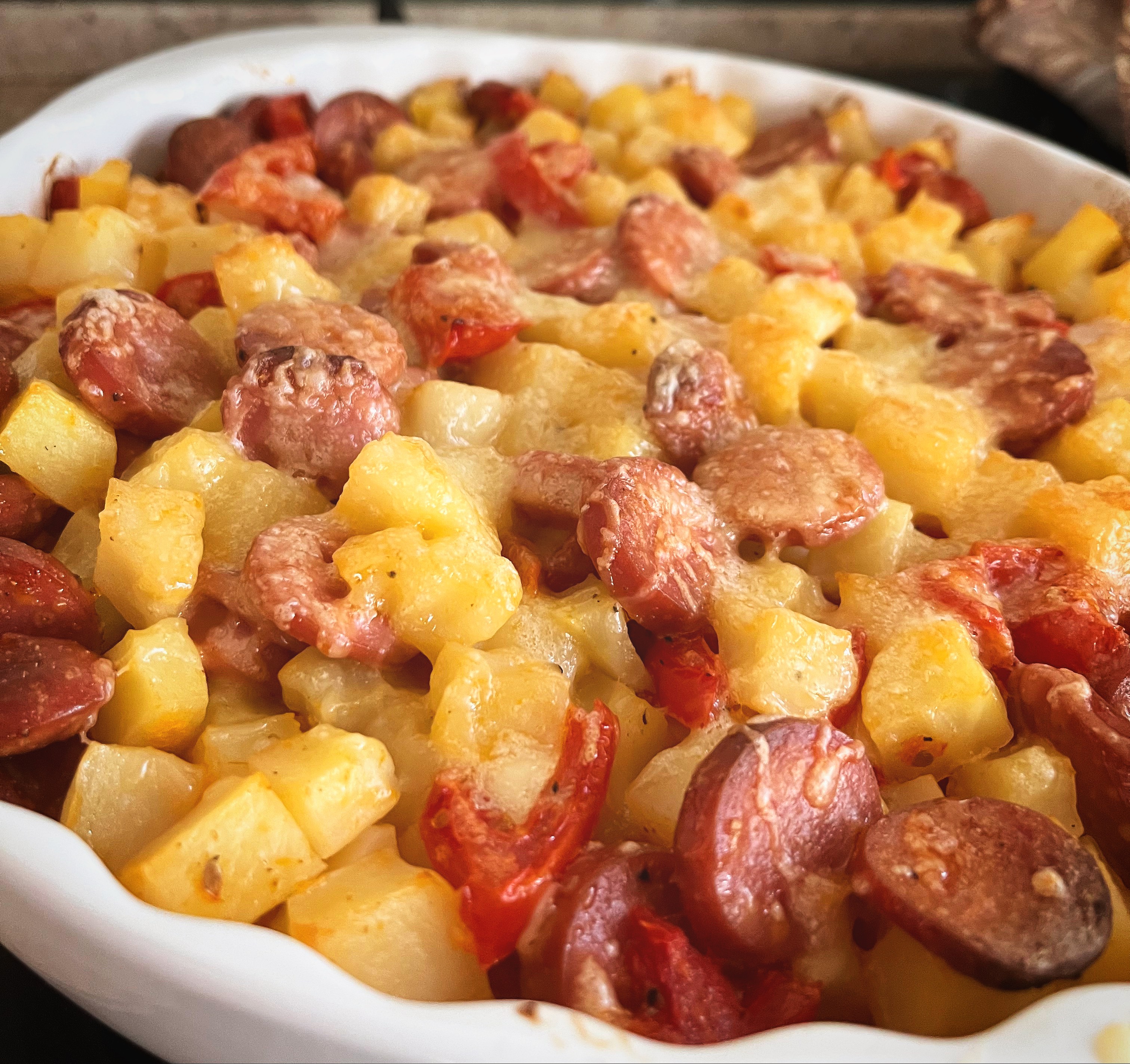 Запеканка с картошкой и сосисками