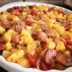 Запеканка с картошкой и сосисками