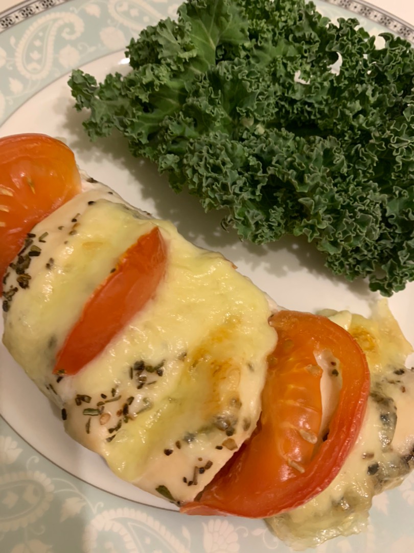 Куриное филе с сыром моцарелла и помидором