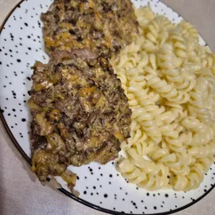 Мясо с грибами в духовке 