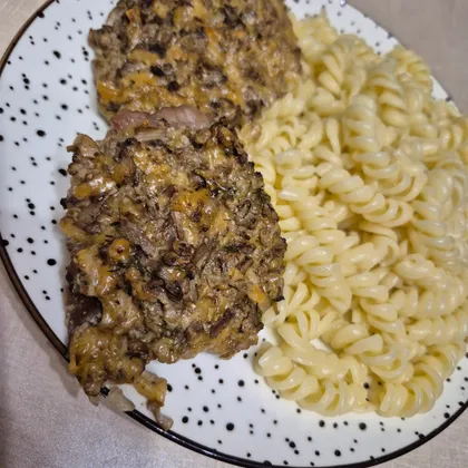 Мясо с грибами в духовке