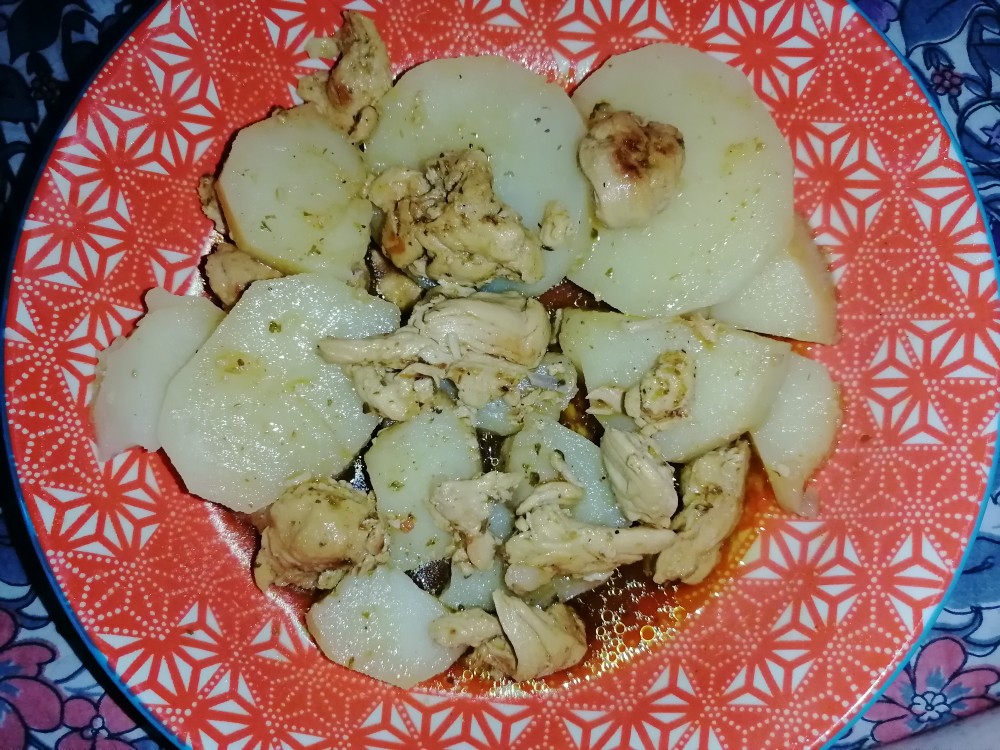 Картофель с курицей