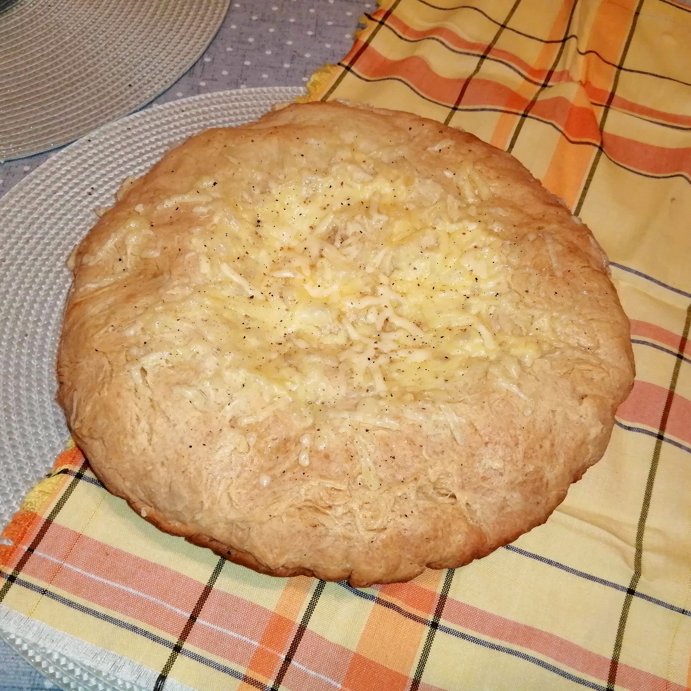 Пирог на кефире с колбасой