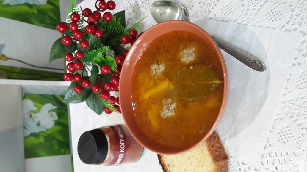 Гороховый суп с фрикадельками и копченой паприкой