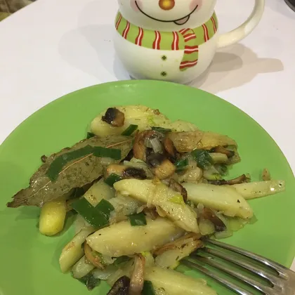 Жареный картофель с шампиньонами