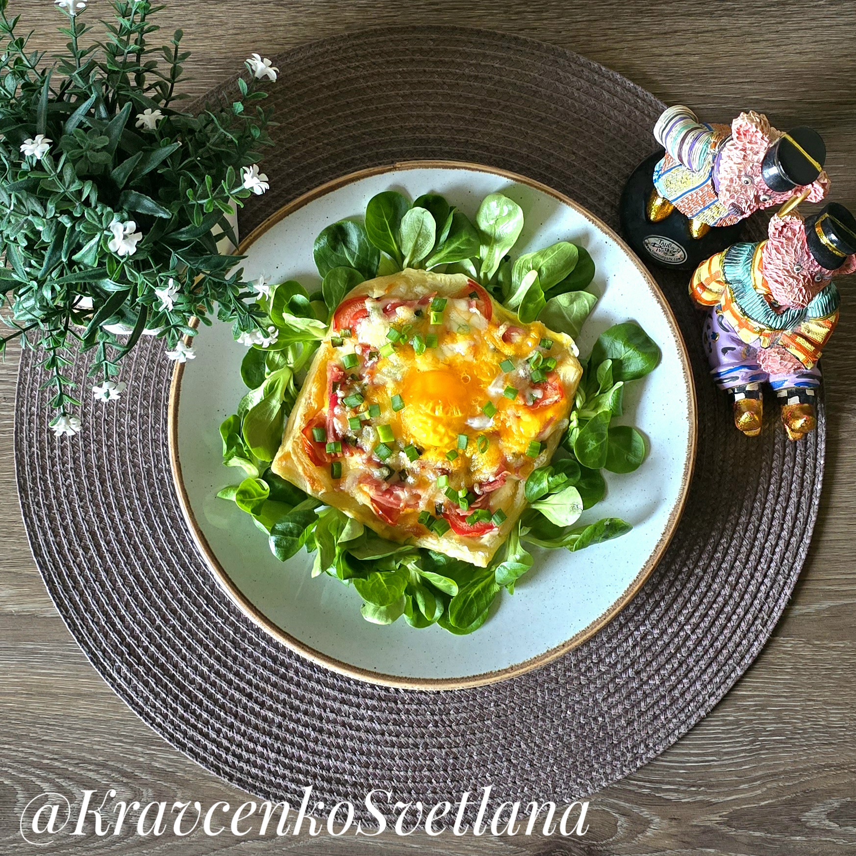 Яичница на слоеном тесте в аэрогриле