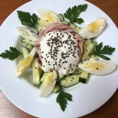 Салат кальмаровый с огурцом