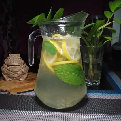 Освежающий напиток из лимона