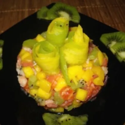 Салат новогодний с фруктами и креветками «Сальферино»