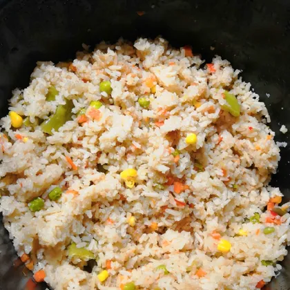 Рис с овощами и соевым соусом