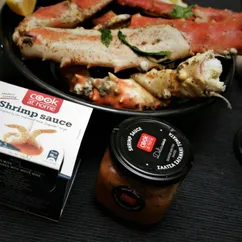 Краб камчатский с соусом для морепродуктов