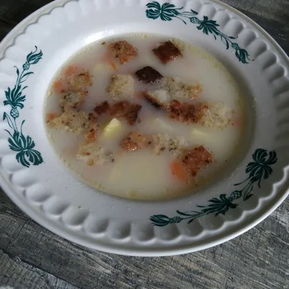 Картофельный суп с сыром и гренками