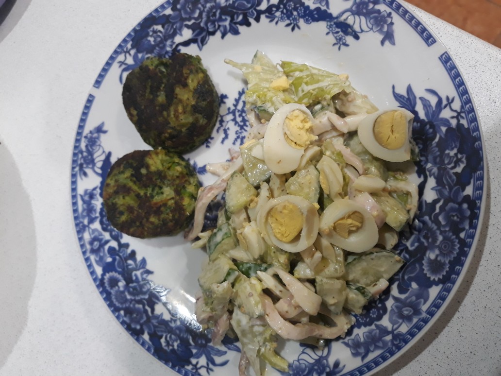 Салат из свежего кальмара