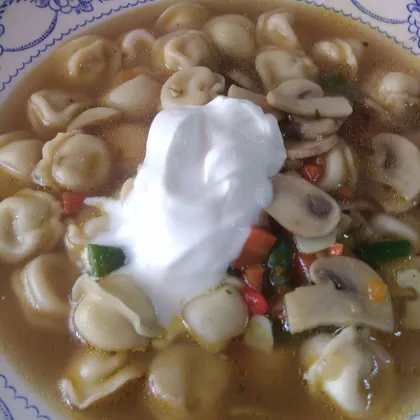 Пельменный суп с грибами