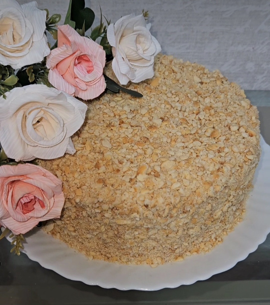 Торт из печенья «Рыбки» со сметаной и сгущенкой без выпечки - рецепт с пошаговыми фото