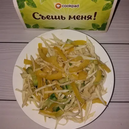 Салат из капусты, огурца и болгарского перца
