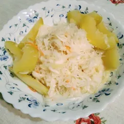 Квашеная капуста с яблоками