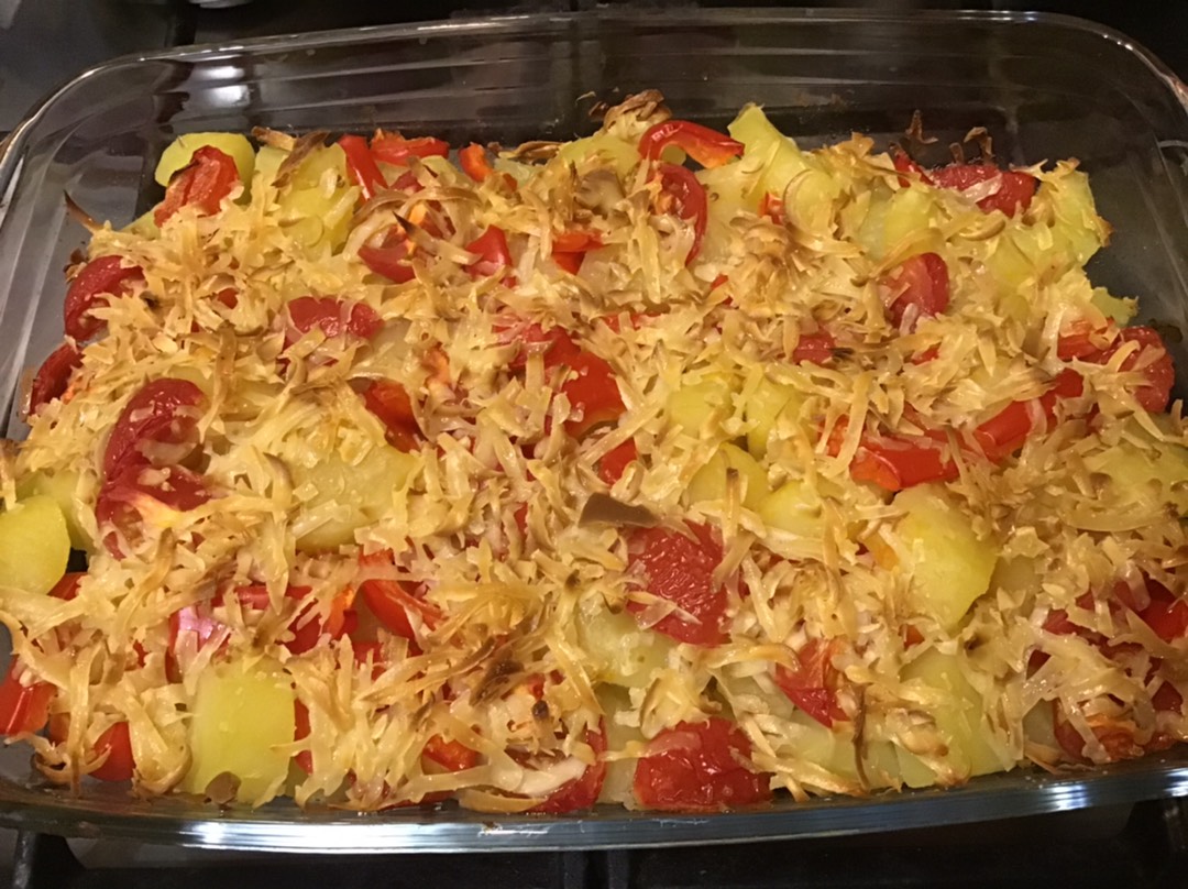 Запечённый картофель с колбасным сыром