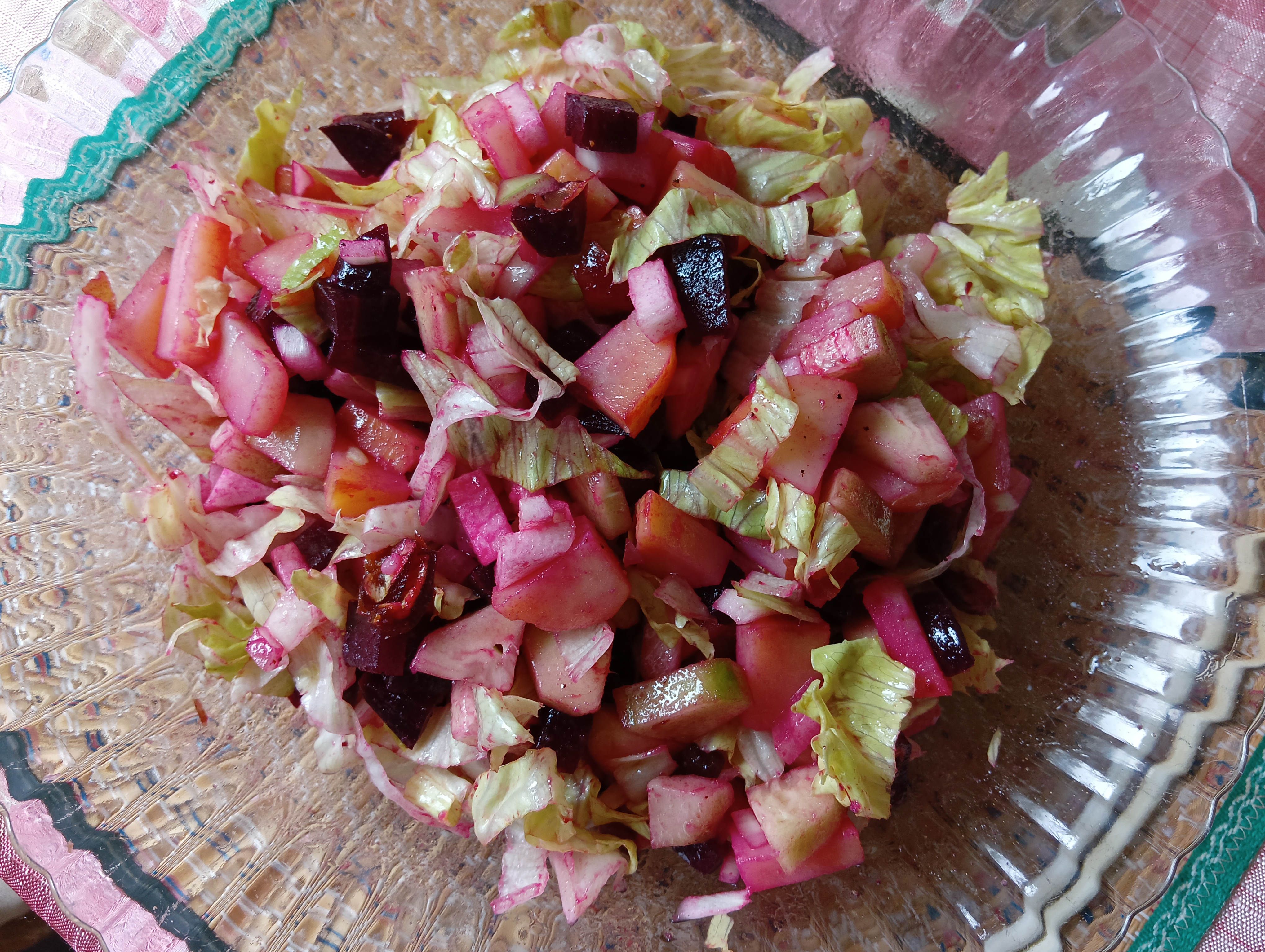 Салат с картошкой, свёклой и финиками