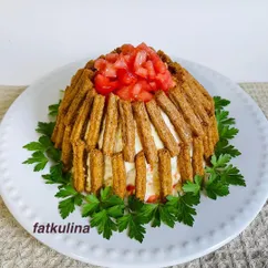 Салат «Вулкан» с крабовыми палочками и сухариками