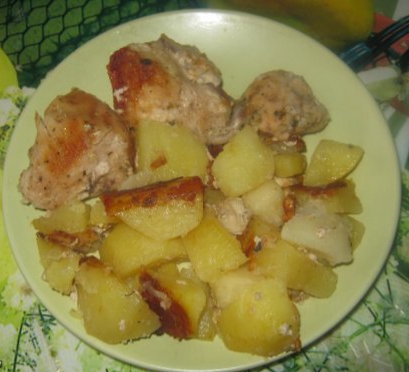 Жареная картошка с куриной грудкой