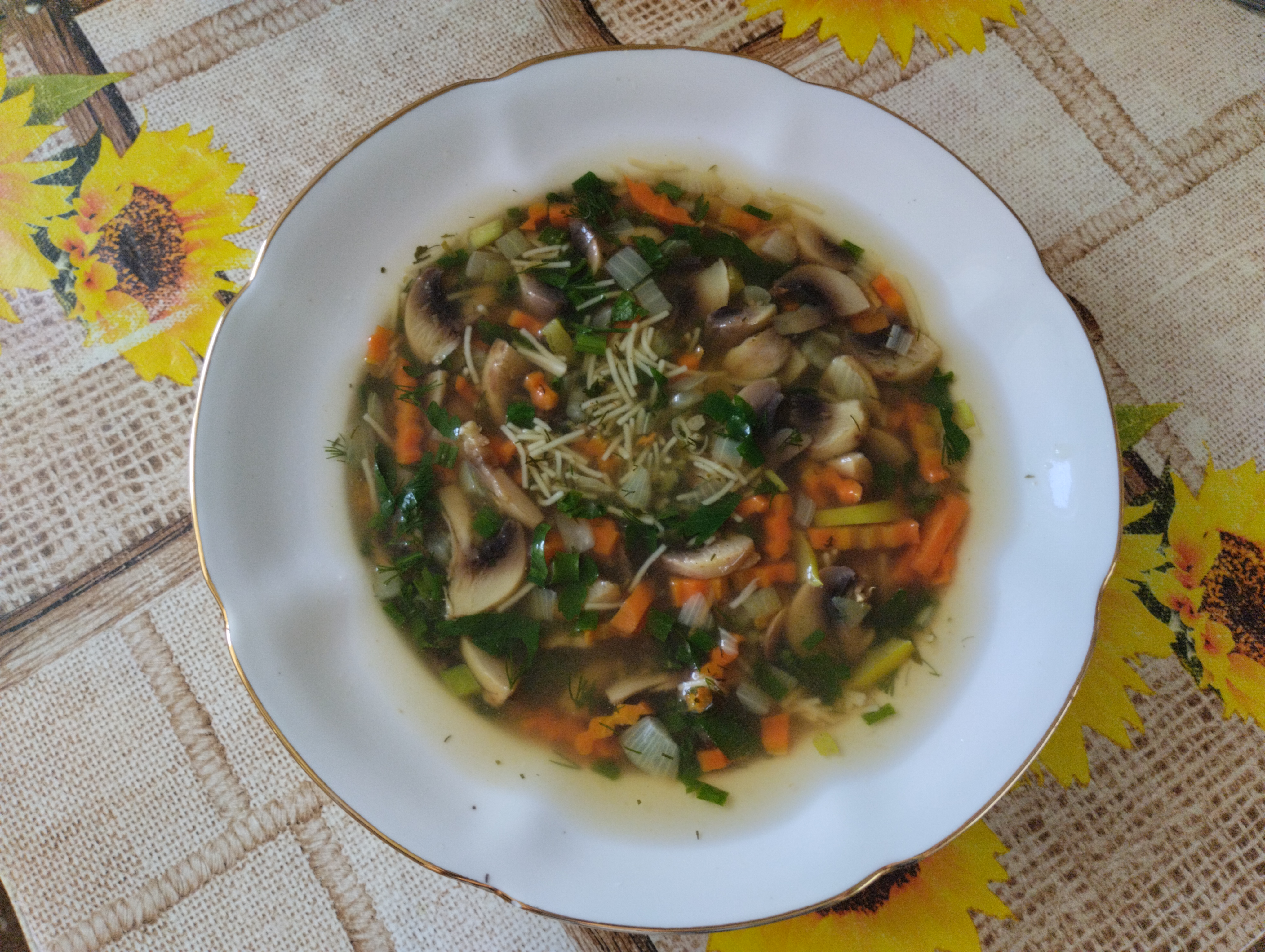 Грибной суп с вермишелью 