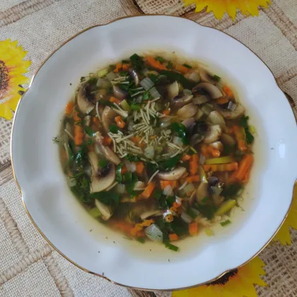 Грибной суп с вермишелью 