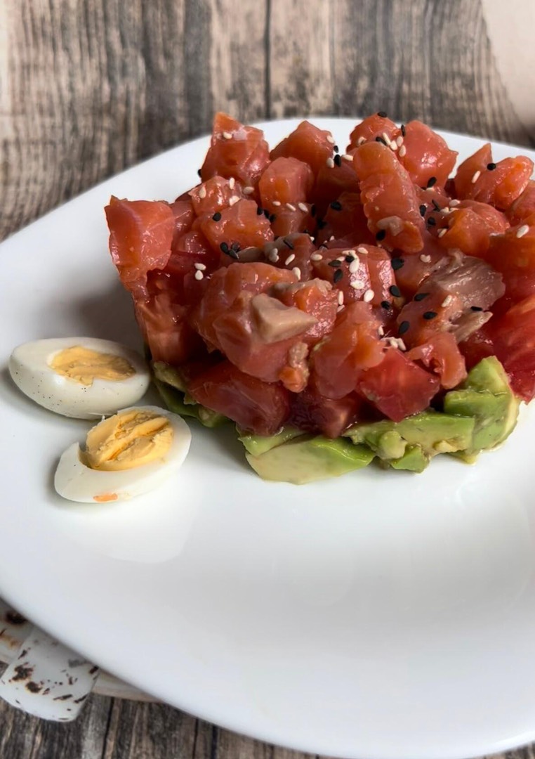 Тартар с копченым лососем