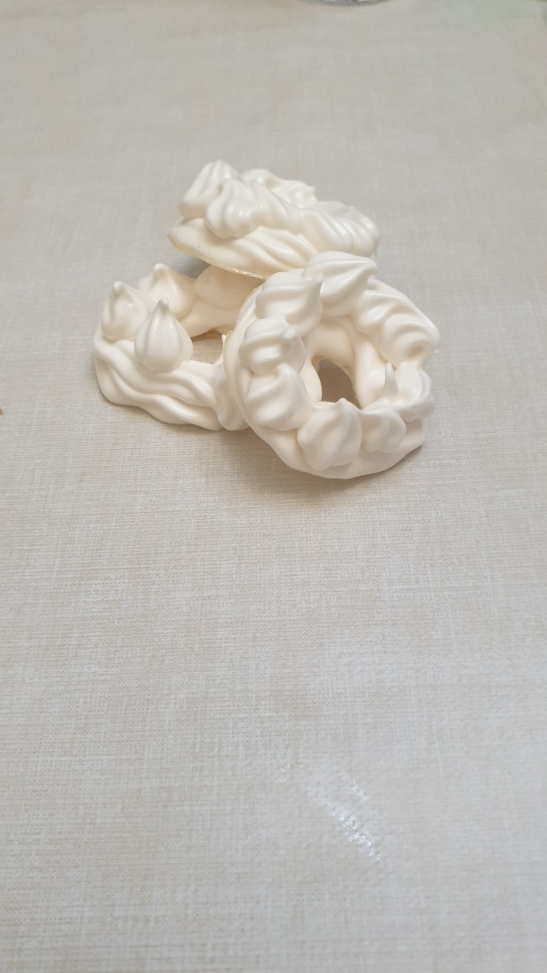 Корона из меренги