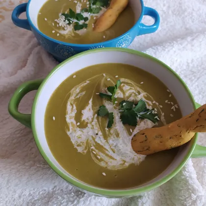 Картофельный крем-суп со шпинатом и зелёным луком (веганский)