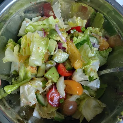 Свежий овощной салат сочный