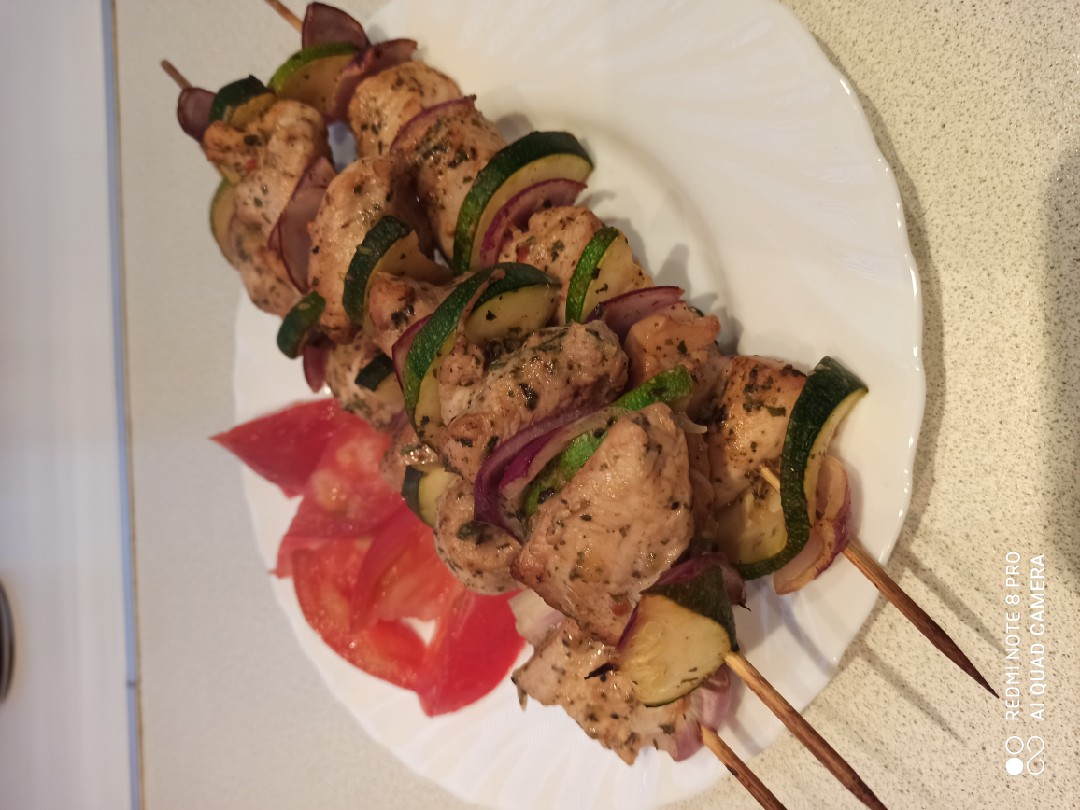 "Куриные шашлыки в маринаде из киви"