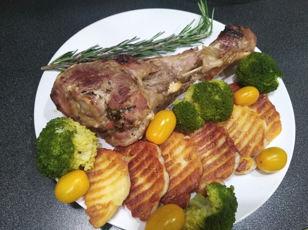 Запечённая индейка 🦃с жареным сыром халлуми 🧀