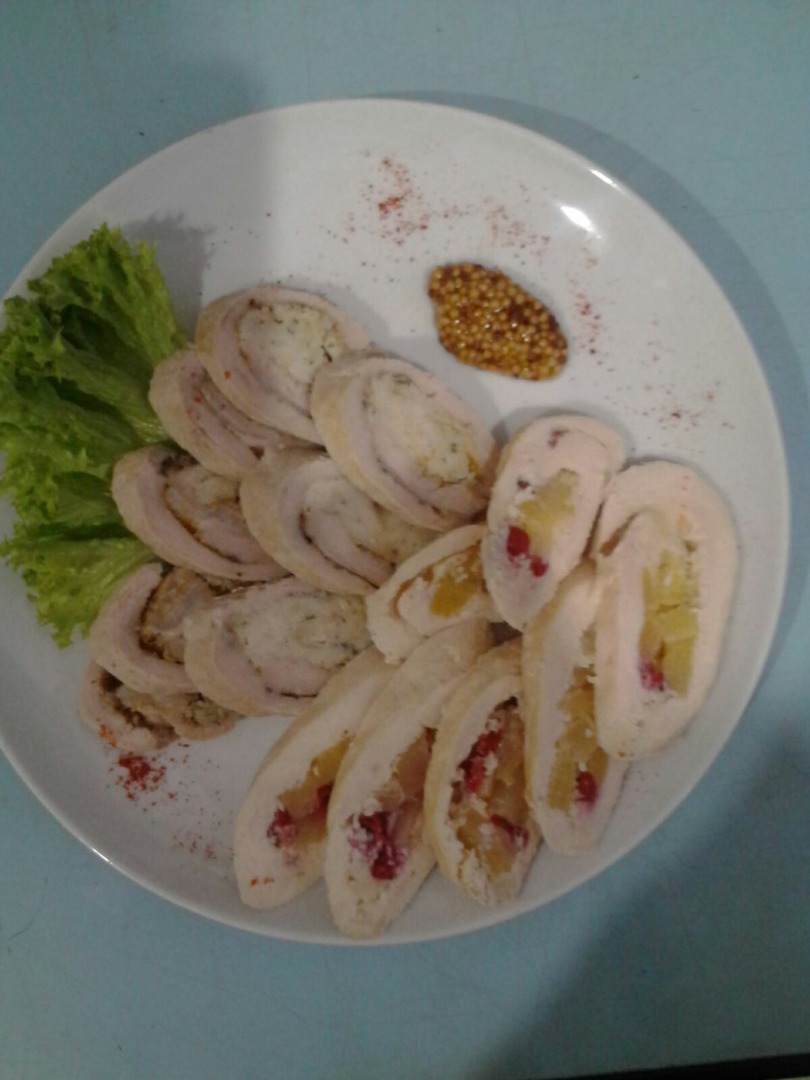 Куриный рулет с ананасом