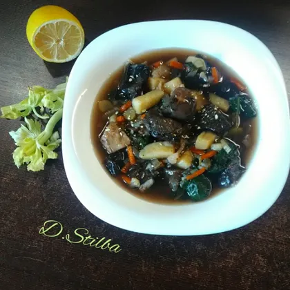 Грибной суп с сельдереем и шпинатом