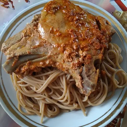 Гречневые спагетти со свининой на косточке