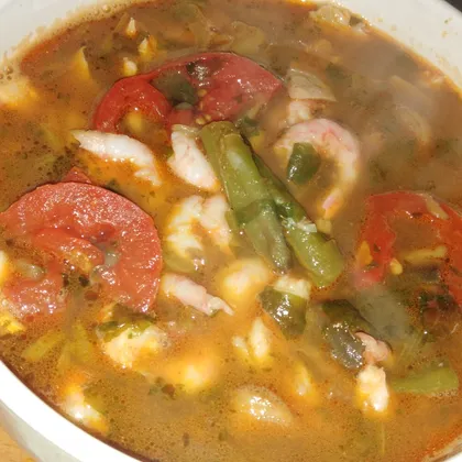 Рыбный суп с зеленой фасолью, креветкой и шампиньонами