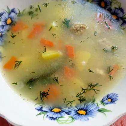 Летний суп с рисом и фрикадельками