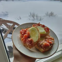 Холодные бутерброды с рыбой и огурцом 🥒