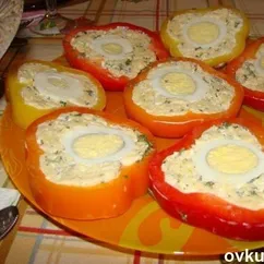 Перец с сырной начинкой и яйцом