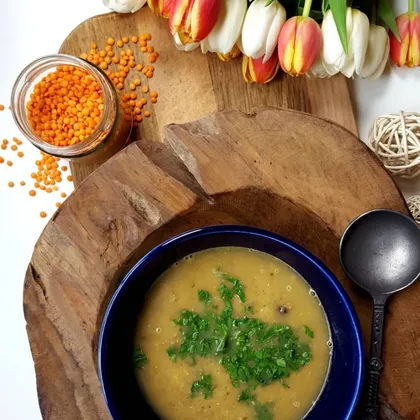 Вегетарианский суп из чечевицы и шампиньонов