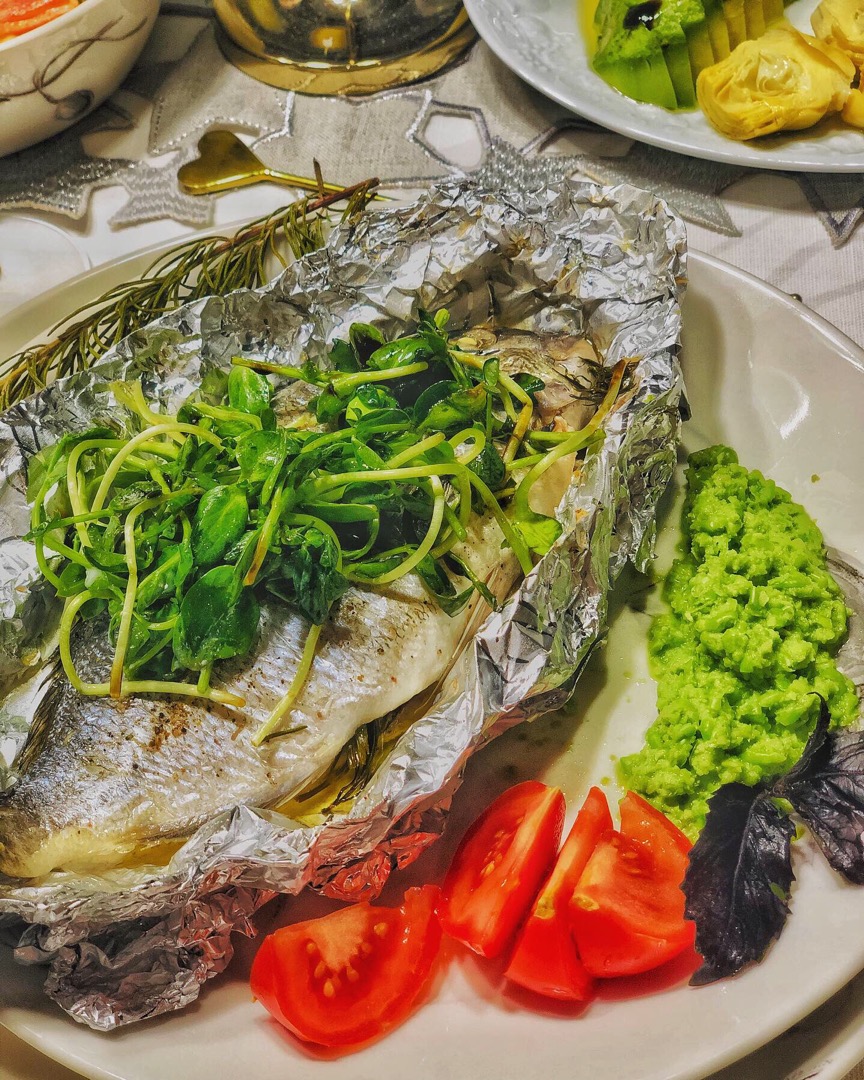 Дорадо с пюре из горошка