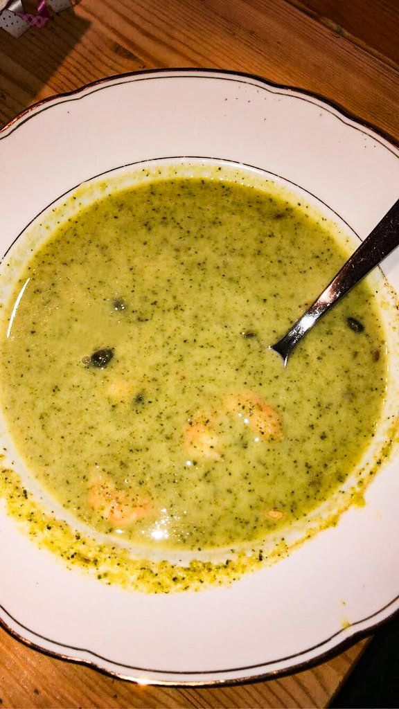 Крем-суп из брокколи с креветками. Обед № 18. Brokkoli - Cremesuppe mit Garnelen